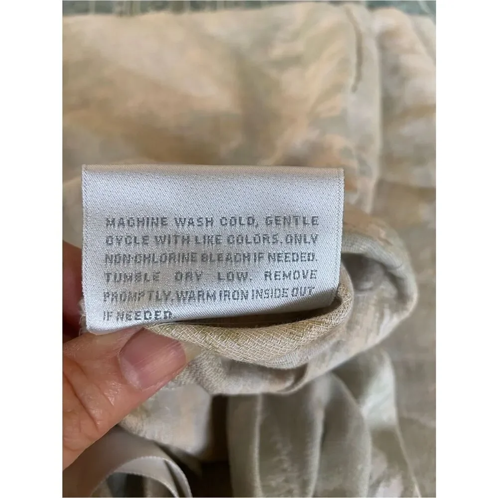 Frontgate King Duvet Jaquard in a silvery white , light peach , pale green